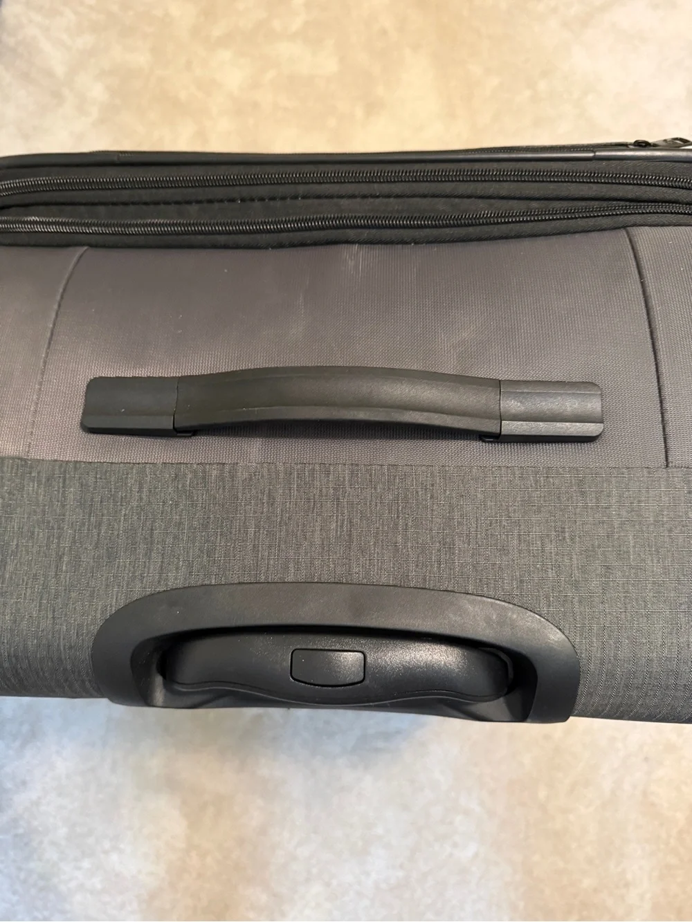 Skyline Softside Large Spinner Suitcase | Grey & Black